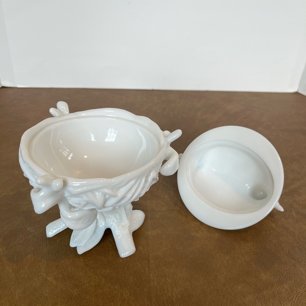Vintage Westmoreland Milk Glass Bird in Nest Covered Candy/Trinket Dish - Picture 5 of 9